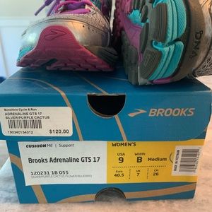 Brooks Adrenaline GTS 17 running shoes